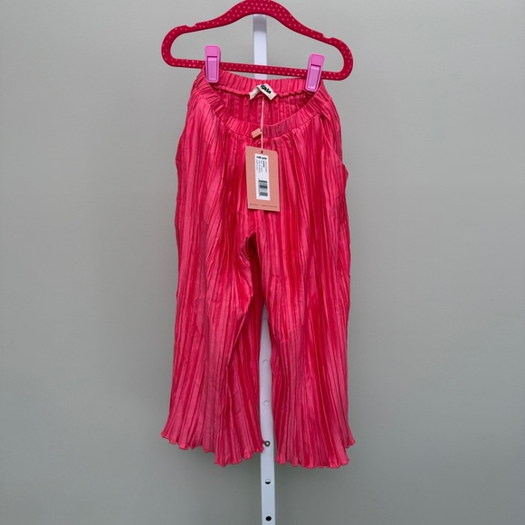 Cult Gaia
Girls' Kassie Satin Plissé TOP AND PANTS SET NEW WITH TAGS SIZE 6 - Picture 10 of 10